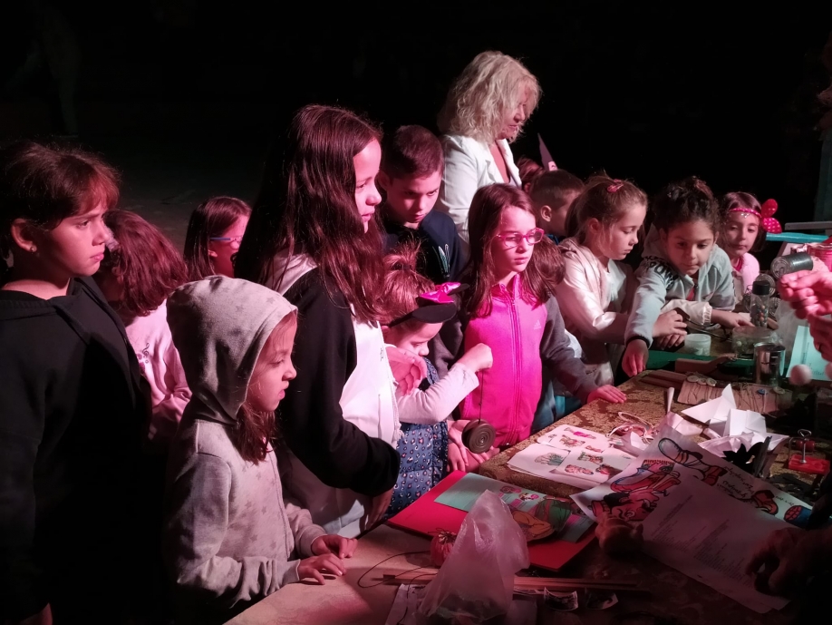 &Alpha;.&Gamma;.&Sigma;. &Alpha;&Nu;&Alpha;&Tau;&Omicron;&Lambda;&Eta;: &Pi;&rho;&alpha;&gamma;&mu;&alpha;&tau;&omicron;&pi;&omicron;&iota;ή&theta;&eta;&kappa;&epsilon; &eta; &pi;&alpha;&rho;&omicron;&upsilon;&sigma;ί&alpha;&sigma;&eta; &tau;&omega;&nu; &alpha;&xi;έ&chi;&alpha;&sigma;&tau;&omega;&nu; &pi;&alpha;&rho;&alpha;&delta;&omicron;&sigma;&iota;&alpha;&kappa;ώ&nu; &pi;&alpha;&iota;&chi;&nu;&iota;&delta;&iota;ώ&nu;