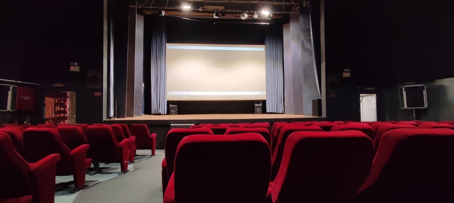 &Delta;ή&mu;&omicron;&sigmaf; &Beta;ύ&rho;&omega;&nu;&alpha;: &Alpha;&nu;&omicron;ί&gamma;&epsilon;&iota; &xi;&alpha;&nu;ά &tau;&iota;&sigmaf; &pi;ό&rho;&tau;&epsilon;&sigmaf; &tau;&omicron;&upsilon; &omicron; &delta;&eta;&mu;&omicron;&tau;&iota;&kappa;ό&sigmaf; &Kappa;&iota;&nu;&eta;&mu;&alpha;&tau;&omicron;&gamma;&rho;ά&phi;&omicron;&sigmaf; &laquo;&Nu;έ&alpha; &Epsilon;&lambda;&beta;&epsilon;&tau;ί&alpha;&raquo;