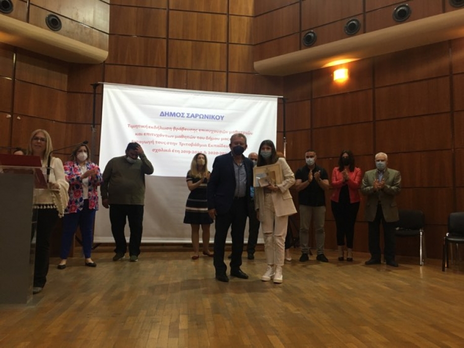 &Delta;ή&mu;&omicron;&sigmaf; &Sigma;&alpha;&rho;&omega;&nu;&iota;&kappa;&omicron;ύ: &Beta;&rho;ά&beta;&epsilon;&upsilon;&sigma;&eta; &epsilon;&pi;&iota;&tau;&upsilon;&chi;ό&nu;&tau;&omega;&nu; &sigma;&tau;&alpha; &Alpha;&Epsilon;&Iota; &kappa;&alpha;&iota; &Tau;&Epsilon;&Iota; &alpha;&pi;ό &tau;&omicron;&nu; &Delta;ή&mu;&omicron;