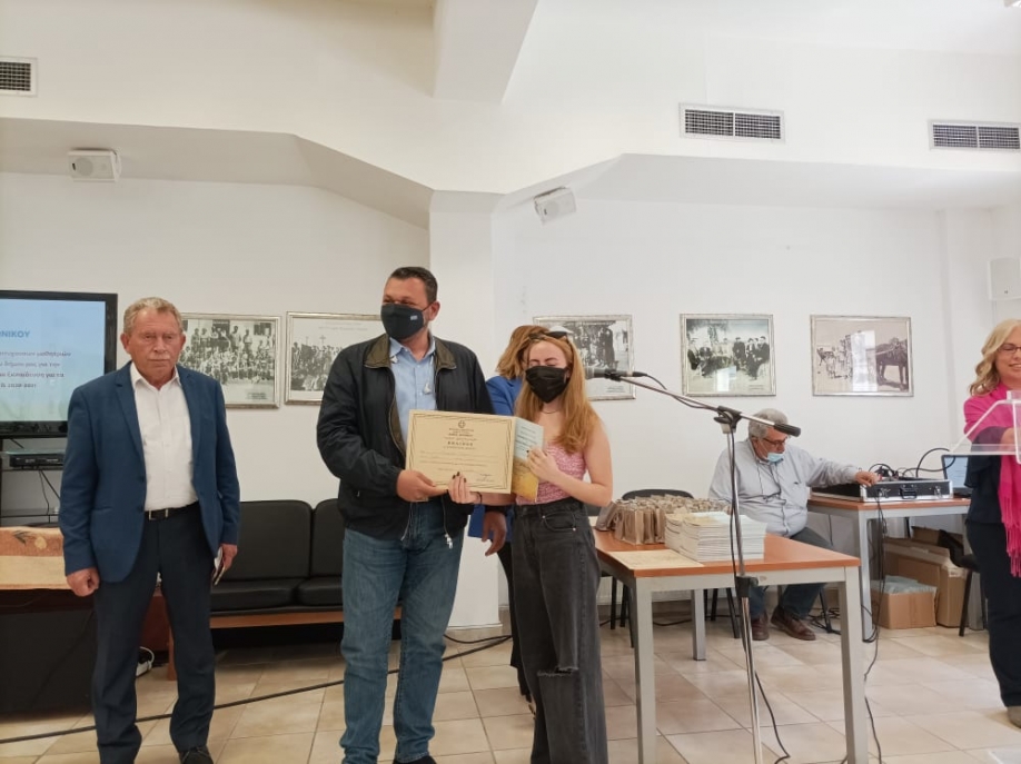 &Delta;ή&mu;&omicron;&sigmaf; &Sigma;&alpha;&rho;&omega;&nu;&iota;&kappa;&omicron;ύ: &Beta;&rho;ά&beta;&epsilon;&upsilon;&sigma;&eta; &epsilon;&pi;&iota;&tau;&upsilon;&chi;ό&nu;&tau;&omega;&nu; &sigma;&tau;&alpha; &Alpha;&Epsilon;&Iota; &kappa;&alpha;&iota; &Tau;&Epsilon;&Iota; &alpha;&pi;ό &tau;&omicron;&nu; &Delta;ή&mu;&omicron;