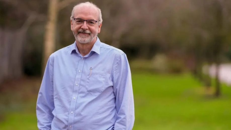 Ά&nu;&tau;&rho;&iota;&omicron;&upsilon; &Pi;ό&lambda;&alpha;&rho;&nu;&tau; (&delta;&eta;&mu;&iota;&omicron;&upsilon;&rho;&gamma;ό&sigmaf; &tau;&omicron;&upsilon; &epsilon;&mu;&beta;&omicron;&lambda;ί&omicron;&upsilon; AstraZeneca): "&Delta;&epsilon;&nu; &mu;&pi;&omicron;&rho;&omicron;ύ&mu;&epsilon; &nu;&alpha; &epsilon;&mu;&beta;&omicron;&lambda;&iota;ά&zeta;&omicron;&upsilon;&mu;&epsilon; &tau;&omicron;&nu; &kappa;ό&sigma;&mu;&omicron; &kappa;ά&theta;&epsilon; έ&xi;&iota; &mu;ή&nu;&epsilon;&sigmaf;"