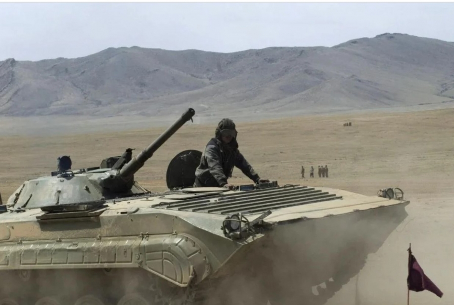 &Sigma;&tau;έ&lambda;&nu;&omicron;&upsilon;&mu;&epsilon; ά&rho;&mu;&alpha;&tau;&alpha; &sigma;&tau;&eta;&nu; &Omicron;&upsilon;&kappa;&rho;&alpha;&nu;ί&alpha; &kappa;&alpha;&iota; &tau;&omicron; &mu;&alpha;&theta;&alpha;ί&nu;&omicron;&upsilon;&mu;&epsilon;...&alpha;&pi;ό &tau;&eta; &Gamma;&epsilon;&rho;&mu;&alpha;&nu;ί&alpha;!