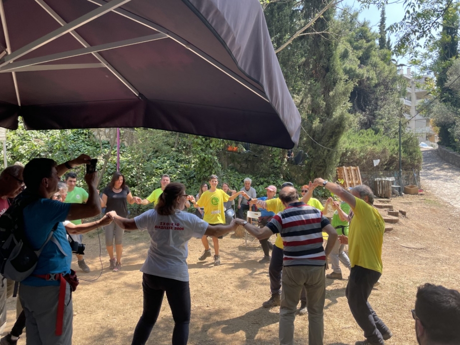 &Mu;&epsilon; &tau;&eta; &sigma;&upsilon;&mu;&mu;&epsilon;&tau;&omicron;&chi;ή &epsilon;&kappa;&alpha;&tau;&omicron;&nu;&tau;ά&delta;&omega;&nu; &pi;&epsilon;&rho;&iota;&eta;&gamma;&eta;&tau;ώ&nu; &sigma;&tau;&eta; &Rho;&epsilon;&mu;&alpha;&tau;&iota;ά &eta; έ&nu;&alpha;&rho;&xi;&eta; &tau;&eta;&sigmaf; 8&eta;&sigmaf; &Gamma;&iota;&omicron;&rho;&tau;ή&sigmaf; &Pi;&epsilon;&rho;&iota;&beta;ά&lambda;&lambda;&omicron;&nu;&tau;&omicron;&sigmaf; &tau;&omicron;&upsilon; &Delta;ή&mu;&omicron;&upsilon; &Beta;&rho;&iota;&lambda;&eta;&sigma;&sigma;ί&omega;&nu;