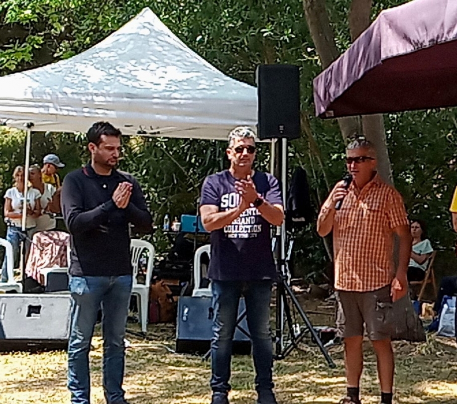 &Mu;&epsilon; &tau;&eta; &sigma;&upsilon;&mu;&mu;&epsilon;&tau;&omicron;&chi;ή &epsilon;&kappa;&alpha;&tau;&omicron;&nu;&tau;ά&delta;&omega;&nu; &pi;&epsilon;&rho;&iota;&eta;&gamma;&eta;&tau;ώ&nu; &sigma;&tau;&eta; &Rho;&epsilon;&mu;&alpha;&tau;&iota;ά &eta; έ&nu;&alpha;&rho;&xi;&eta; &tau;&eta;&sigmaf; 8&eta;&sigmaf; &Gamma;&iota;&omicron;&rho;&tau;ή&sigmaf; &Pi;&epsilon;&rho;&iota;&beta;ά&lambda;&lambda;&omicron;&nu;&tau;&omicron;&sigmaf; &tau;&omicron;&upsilon; &Delta;ή&mu;&omicron;&upsilon; &Beta;&rho;&iota;&lambda;&eta;&sigma;&sigma;ί&omega;&nu;