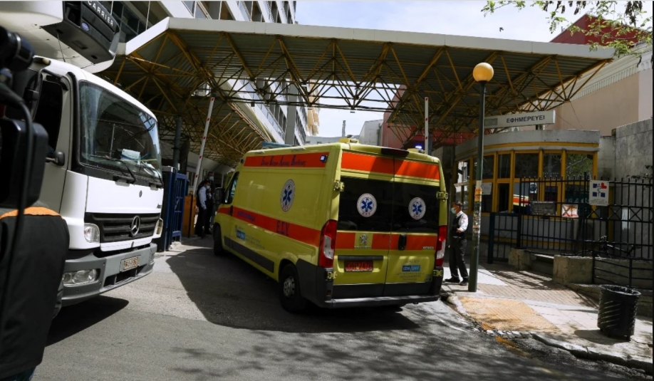 Κορονοϊός: Δύσκολη η χθεσινή εφημερία για τα νοσοκομεία - 700 διακομιδές ασθενών κατά τη διάρκεια της