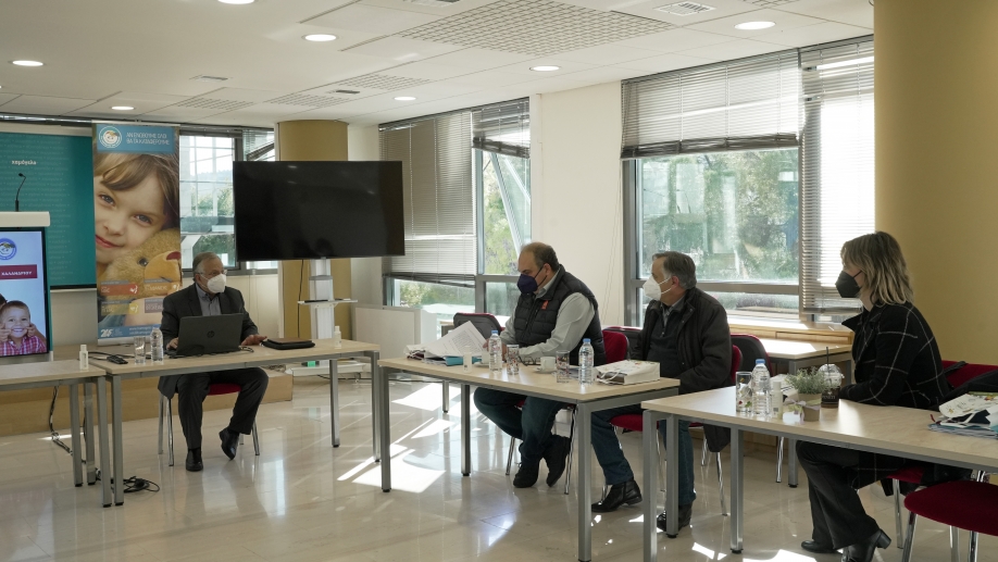 &Sigma;&tau;&omicron; &ldquo;&Chi;&alpha;&mu;ό&gamma;&epsilon;&lambda;&omicron; &tau;&omicron;&upsilon; &Pi;&alpha;&iota;&delta;&iota;&omicron;ύ&rdquo; &omicron; &delta;ή&mu;&alpha;&rho;&chi;&omicron;&sigmaf; &Chi;&alpha;&lambda;&alpha;&nu;&delta;&rho;ί&omicron;&upsilon;