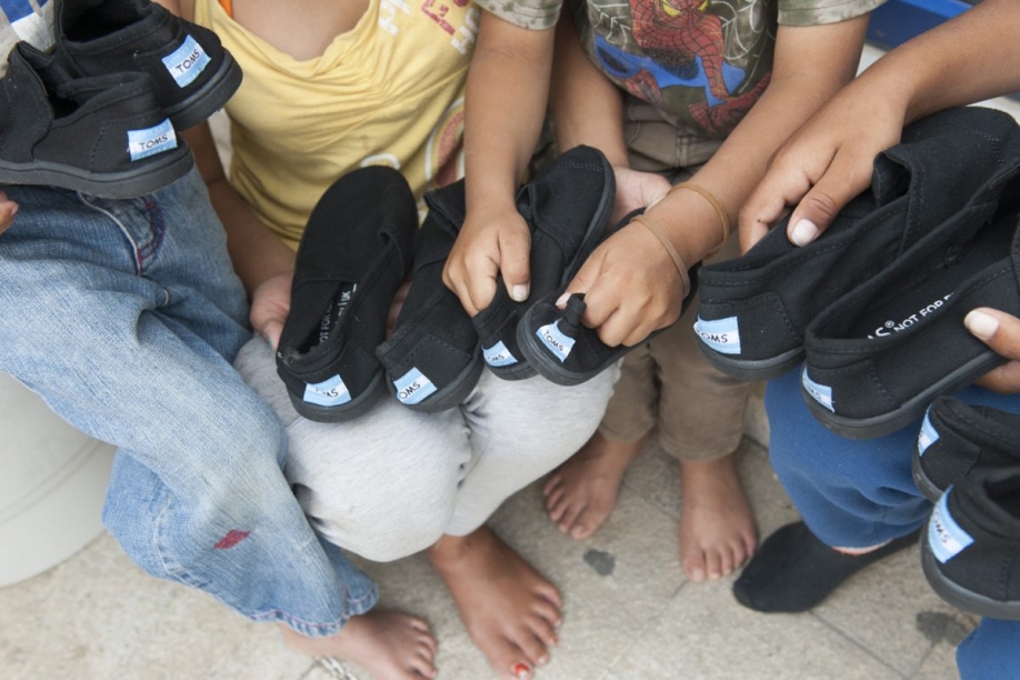 Διανομή παπουτσιών από τη Διεύθυνση Κοινωνικής Πολιτικής του Δήμου Βύρωνα