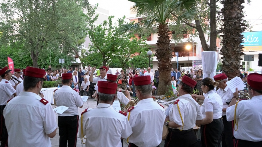 &Delta;ή&mu;&omicron;&sigmaf; &Chi;&alpha;&lambda;&alpha;&nu;&delta;&rho;ί&omicron;&upsilon;: &Alpha;&pi;&omicron;&kappa;&alpha;&lambda;&upsilon;&pi;&tau;ή&rho;&iota;&alpha; &tau;&iota;&mu;&eta;&tau;&iota;&kappa;ή&sigmaf; &sigma;&tau;ή&lambda;&eta;&sigmaf; &gamma;&iota;&alpha; &tau;&omicron;&nu; &Gamma;&rho;&eta;&gamma;ό&rho;&eta; &Mu;&pi;&iota;&theta;&iota;&kappa;ώ&tau;&sigma;&eta;