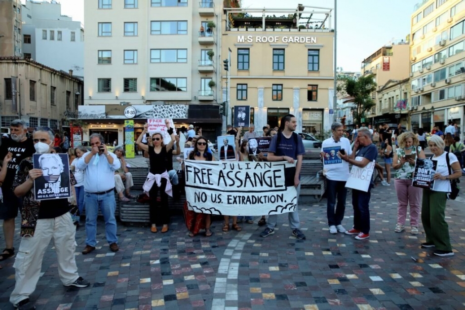 &Sigma;&upsilon;&gamma;&kappa;έ&nu;&tau;&rho;&omega;&sigma;&eta; &sigma;&tau;&eta; &beta;&rho;&epsilon;&tau;&alpha;&nu;&iota;&kappa;ή &pi;&rho;&epsilon;&sigma;&beta;&epsilon;ί&alpha; &epsilon;&nu;ά&nu;&tau;&iota;&alpha; &sigma;&tau;&eta;&nu; έ&kappa;&delta;&omicron;&sigma;&eta; &tau;&omicron;&upsilon; &Alpha;&sigma;ά&nu;&zeta;