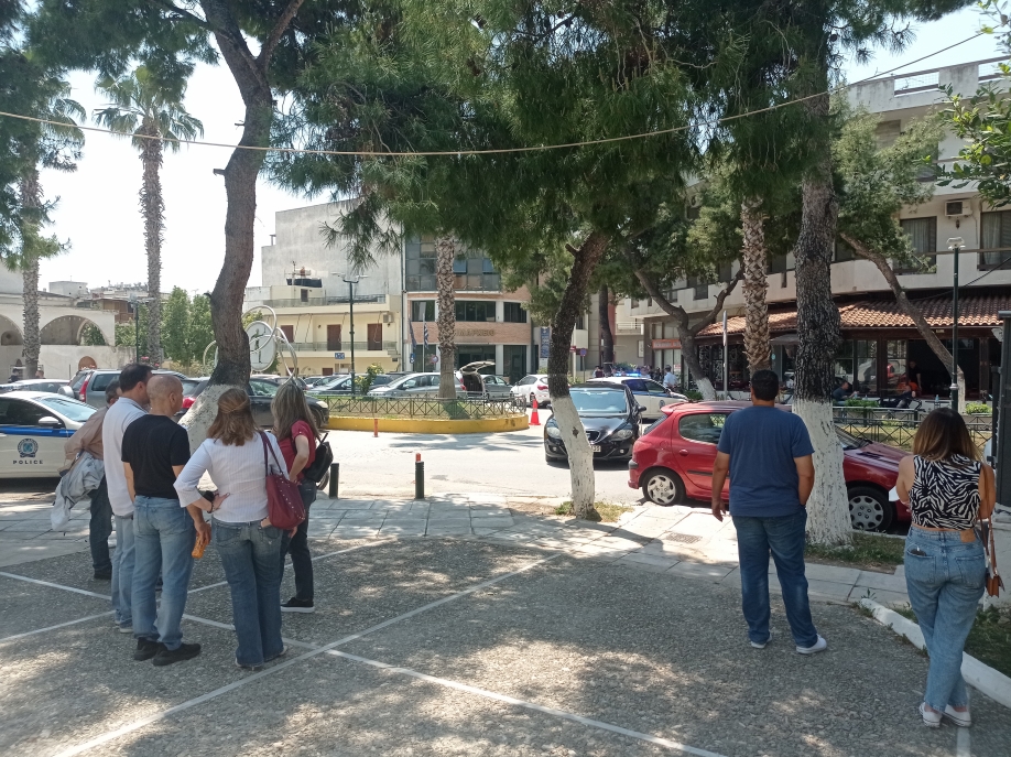 &Tau;&eta;&lambda;&epsilon;&phi;ώ&nu;&eta;&mu;&alpha; &gamma;&iota;&alpha; &beta;ό&mu;&beta;&alpha; &sigma;&tau;&omicron; &Delta;&eta;&mu;&alpha;&rho;&chi;&epsilon;ί&omicron; &Mu;&epsilon;&tau;&alpha;&mu;ό&rho;&phi;&omega;&sigma;&eta;&sigmaf; (&phi;&omega;&tau;&omicron;&gamma;&rho;&alpha;&phi;ί&epsilon;&sigmaf;)