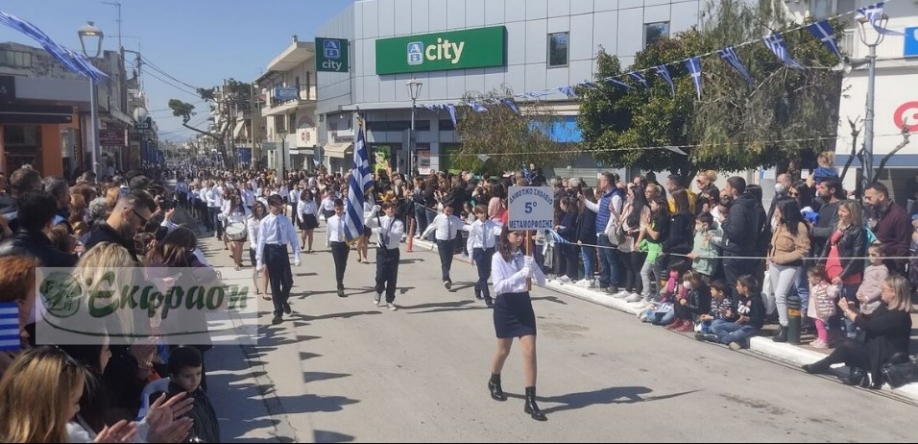 Φωτορεπορτάζ από την παρέλαση στη Μεταμόρφωση