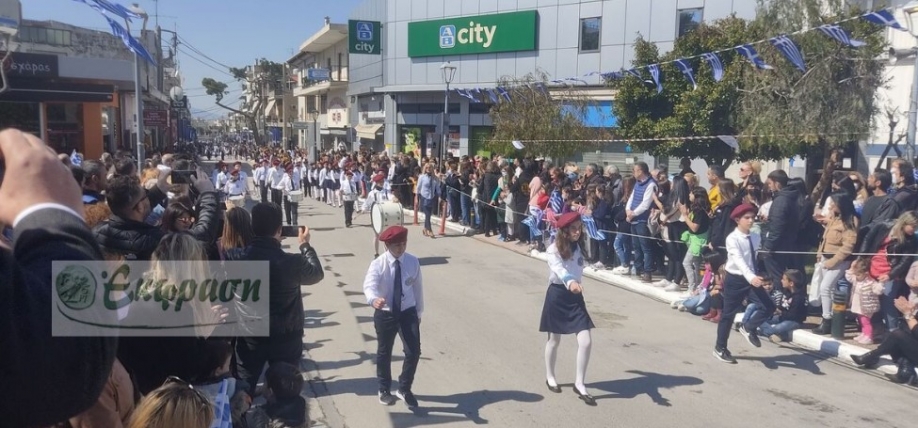 Φωτορεπορτάζ από την παρέλαση στη Μεταμόρφωση