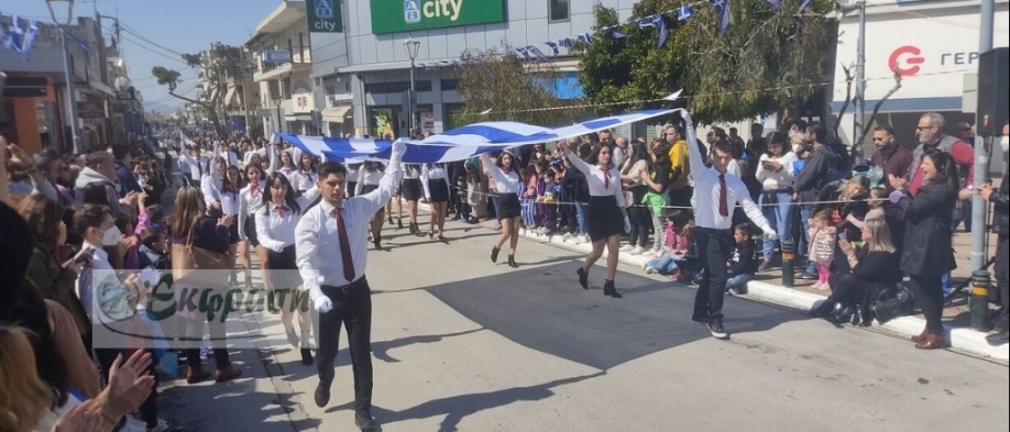 Φωτορεπορτάζ από την παρέλαση στη Μεταμόρφωση