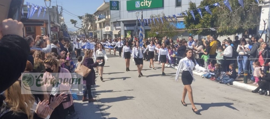 Φωτορεπορτάζ από την παρέλαση στη Μεταμόρφωση