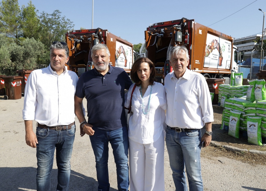 Παράδοση 2 απορριμματοφόρων συλλογής βιοαποβλήτων και καφέ κάδων ειδικής ανακύκλωσης στον Δήμο Βριλησσίων