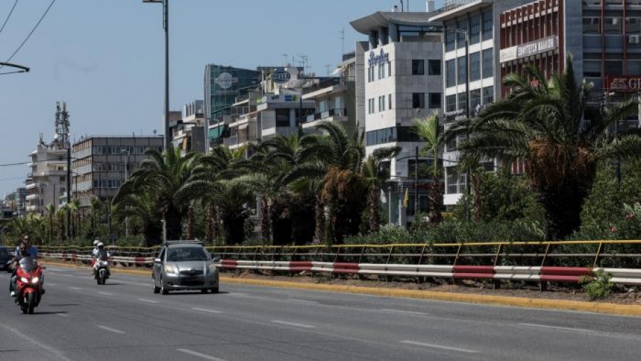 Πανηγυρίζουν για το αυτονόητο: Πράσινο σε νησίδες κεντρικών αυτοκινητόδρομων