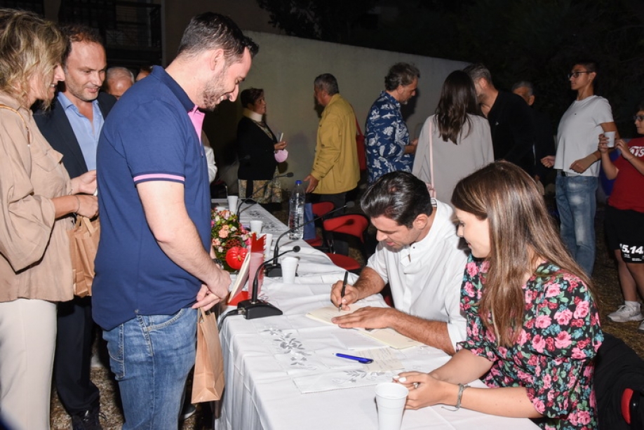 Λυκόβρυση-Πεύκη: Παρουσιάστηκε στη Δημοτική Βιβλιοθήκη η ποιητική συλλογή του Λευτέρη Ζαμπετάκη