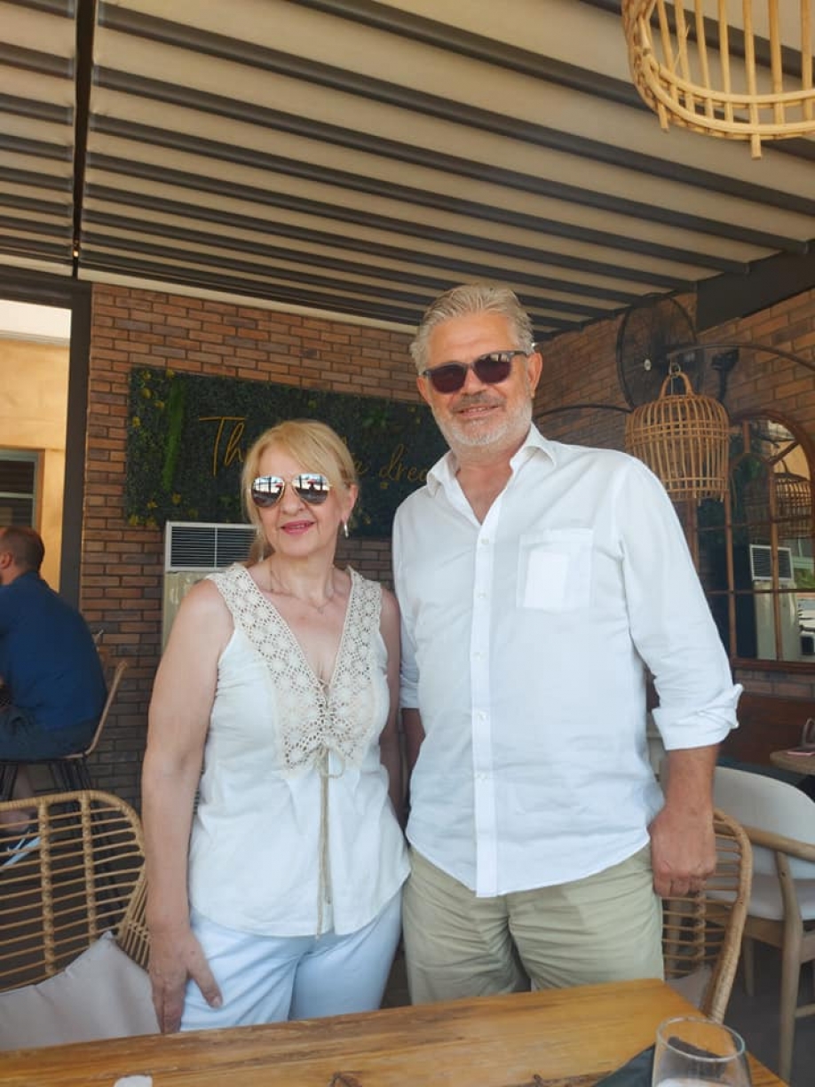 &Eta; &Epsilon;&lambda;έ&nu;&eta; &Delta;&omicron;&upsilon;&lambda;&alpha;&rho;ί&delta;&eta; &sigma;&tau;&eta; "&Nu;έ&alpha; &Alpha;&rho;&chi;ή &gamma;&iota;&alpha; &tau;&eta;&nu; &Alpha;&gamma;ί&alpha; &Pi;&alpha;&rho;&alpha;&sigma;&kappa;&epsilon;&upsilon;ή"