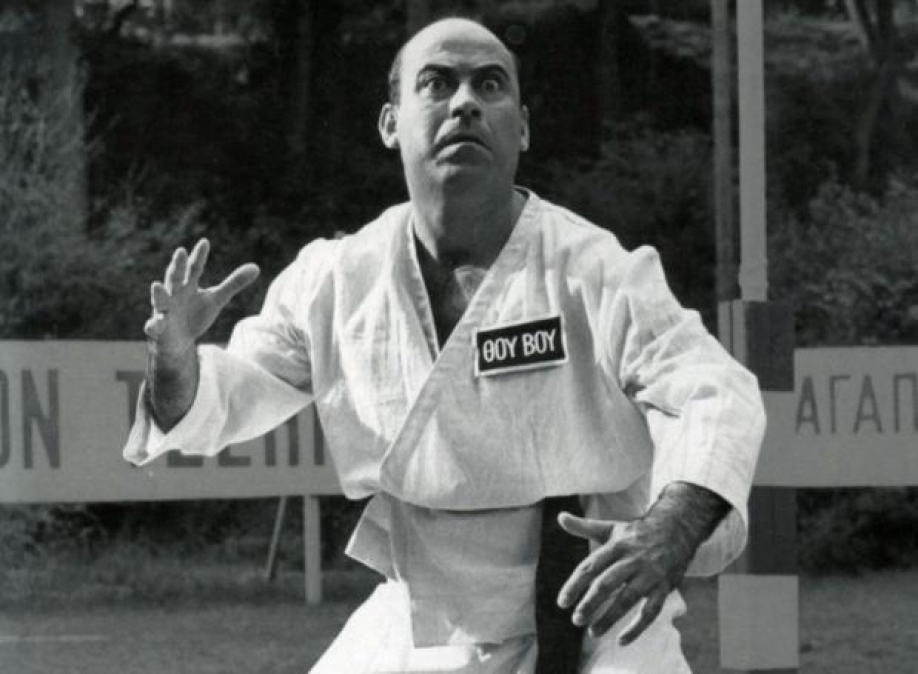 &Sigma;&alpha;&nu; &sigma;ή&mu;&epsilon;&rho;&alpha; &phi;&epsilon;ύ&gamma;&epsilon;&iota; &alpha;&pi;ό &tau;&eta; &zeta;&omega;ή &omicron; &ldquo;&kappa;&alpha;&lambda;ό&sigmaf; &mu;&alpha;&sigmaf; ά&nu;&theta;&rho;&omega;&pi;&omicron;&sigmaf;&rdquo; &Theta;&alpha;&nu;ά&sigma;&eta;&sigmaf; &Beta;έ&gamma;&gamma;&omicron;&sigmaf; (video)