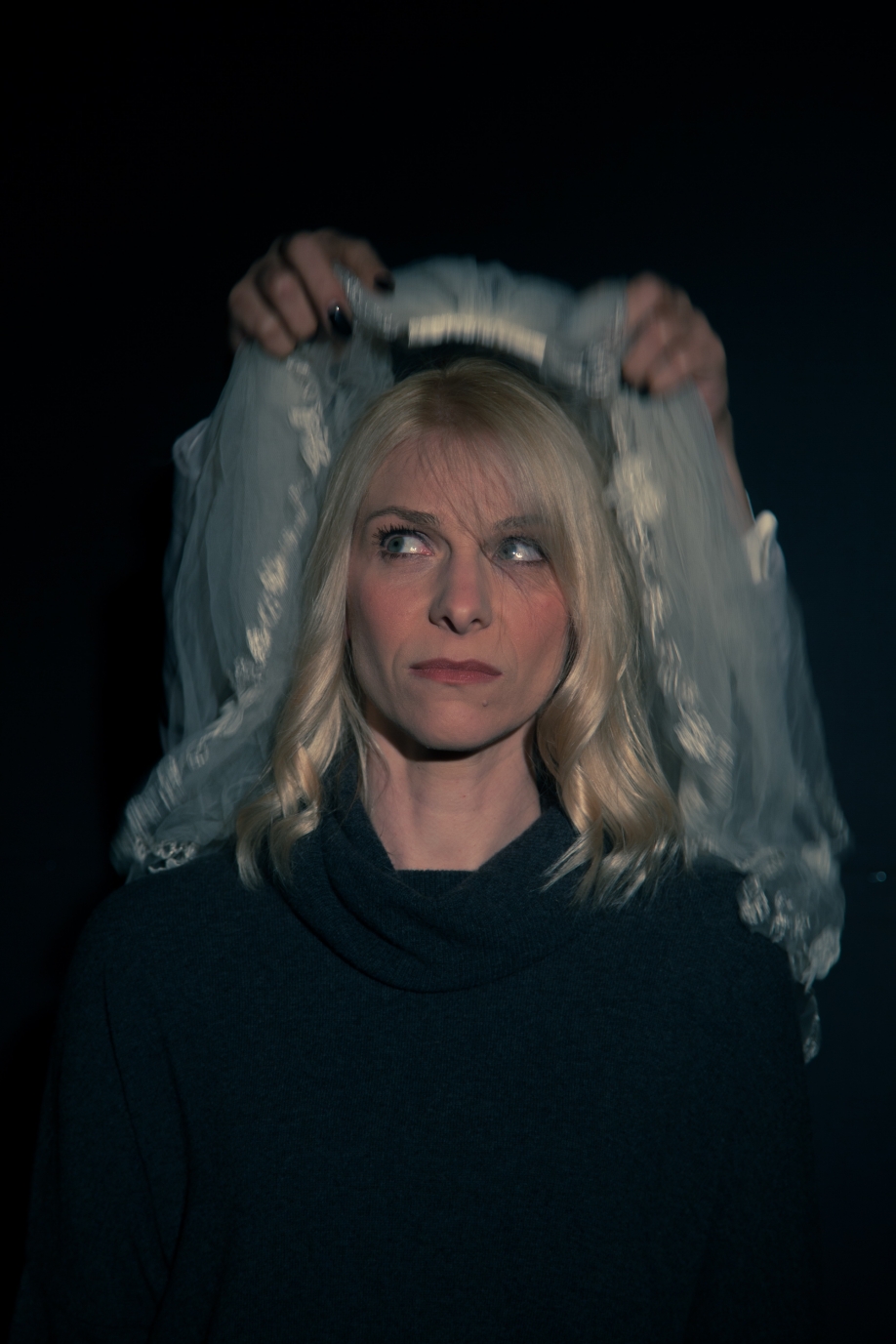 "&Kappa;ά&theta;&epsilon; &Tau;&epsilon;&tau;ά&rho;&tau;&eta;" &alpha;&pi;ό &tau;&eta;&nu; &theta;&epsilon;&alpha;&tau;&rho;&iota;&kappa;ή &epsilon;&tau;&alpha;&iota;&rho;&epsilon;ί&alpha; Replica