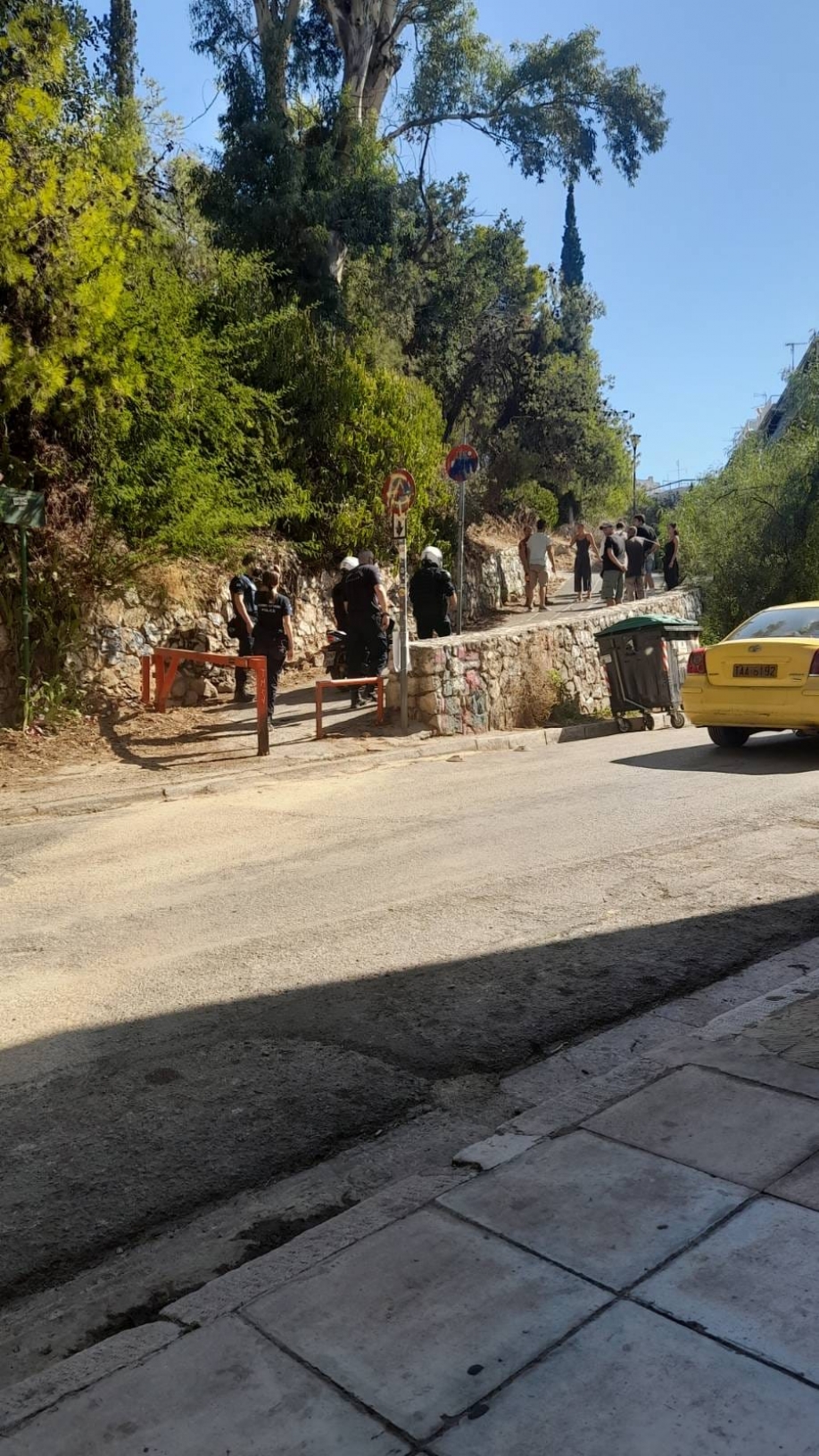 &Mu;&alpha;&zeta;&iota;&kappa;ή &pi;&rho;&omicron;&sigma;&alpha;&gamma;&omega;&gamma;ή &kappa;&alpha;&tau;&omicron;ί&kappa;&omega;&nu; &pi;&omicron;&upsilon; &delta;&iota;&alpha;&mu;&alpha;&rho;&tau;ύ&rho;&omicron;&nu;&tau;&alpha;&iota; &gamma;&iota;&alpha; &tau;&alpha; έ&rho;&gamma;&alpha; &sigma;&tau;&omicron;&nu; &Lambda;ό&phi;&omicron; &Sigma;&tau;&rho;έ&phi;&eta; (video)