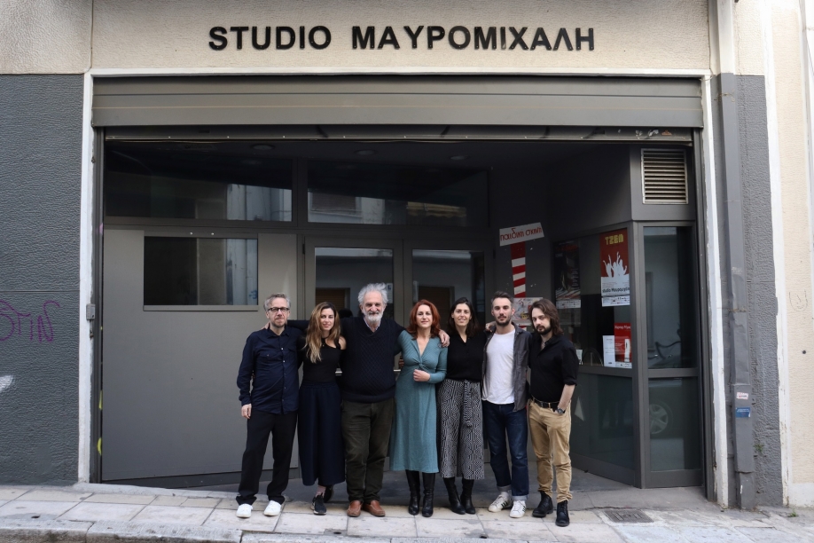 &Nu;&alpha; &alpha;&kappa;&omicron;ύ&sigmaf; &tau;&omicron; &chi;&iota;ό&nu;&iota; &nu;&alpha; &pi;έ&phi;&tau;&epsilon;&iota;: &Mu;&iota;&alpha; &pi;&alpha;&rho;ά&sigma;&tau;&alpha;&sigma;&eta; &beta;&alpha;&sigma;&iota;&sigma;&mu;έ&nu;&eta; &sigma;&epsilon; &delta;&iota;&eta;&gamma;ή&mu;&alpha;&tau;&alpha; &tau;&omicron;&upsilon; &Rho;έ&iota;&mu;&omicron;&nu;&tau; &Kappa;ά&rho;&beta;&epsilon;&rho;