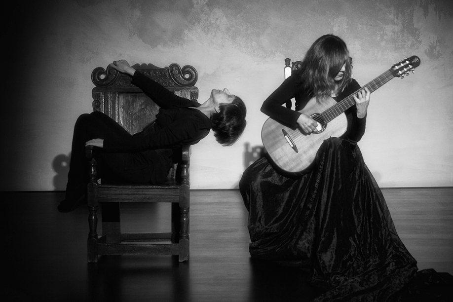 &Eta; &pi;&alpha;&rho;ά&sigma;&tau;&alpha;&sigma;&eta; &ldquo;Ό&nu;&epsilon;&iota;&rho;&omicron; &eta; &Zeta;&omega;ή&rdquo; &sigma;&tau;&omicron; &Mu;&iota;&kappa;&rho;&omicron;&sigma;&kappa;&omicron;&pi;&iota;&kappa;ό &Theta;έ&alpha;&tau;&rho;&omicron;