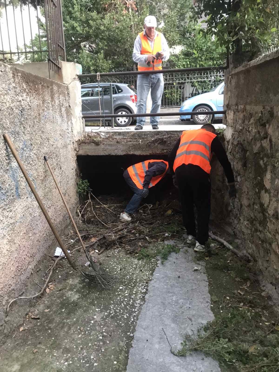 Συνεχίζονται οι καθαρισμοί ρεμάτων από συνεργεία της Περιφέρειας Αττικής