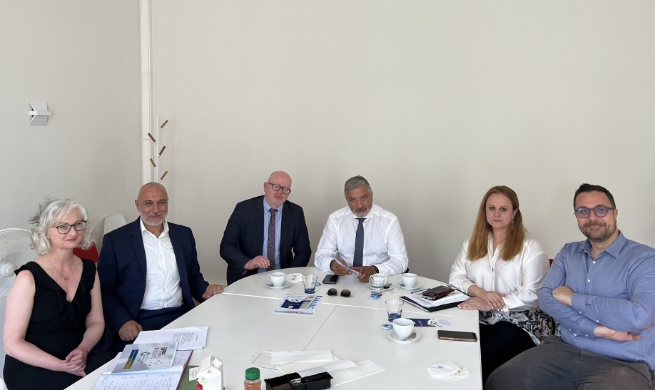 &Mu;έ&lambda;&omicron;&sigmaf; &tau;&eta;&sigmaf; Έ&nu;&omega;&sigma;&eta;&sigmaf; &Pi;ό&lambda;&epsilon;&omega;&nu; &kappa;&alpha;&iota; &Pi;&epsilon;&rho;&iota;&phi;&epsilon;&rho;&epsilon;&iota;ώ&nu; &gamma;&iota;&alpha; &tau;&eta;&nu; &alpha;&epsilon;&iota;&phi;ό&rho;&omicron; &delta;&iota;&alpha;&chi;&epsilon;ί&rho;&iota;&sigma;&eta; &pi;ό&rho;&omega;&nu; (ACR+) &eta; &Pi;&epsilon;&rho;&iota;&phi;έ&rho;&epsilon;&iota;&alpha; &Alpha;&tau;&tau;&iota;&kappa;ή&sigmaf;