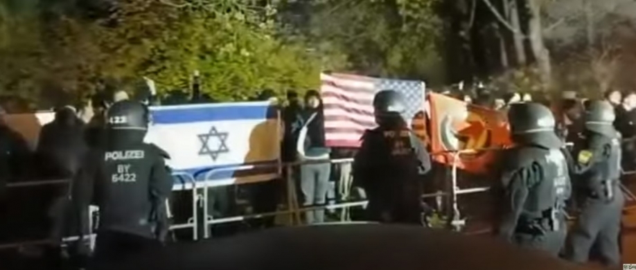 Yankees go home &kappa;&alpha;&iota; &sigma;&tau;&eta; &Gamma;&epsilon;&rho;&mu;&alpha;&nu;ί&alpha;