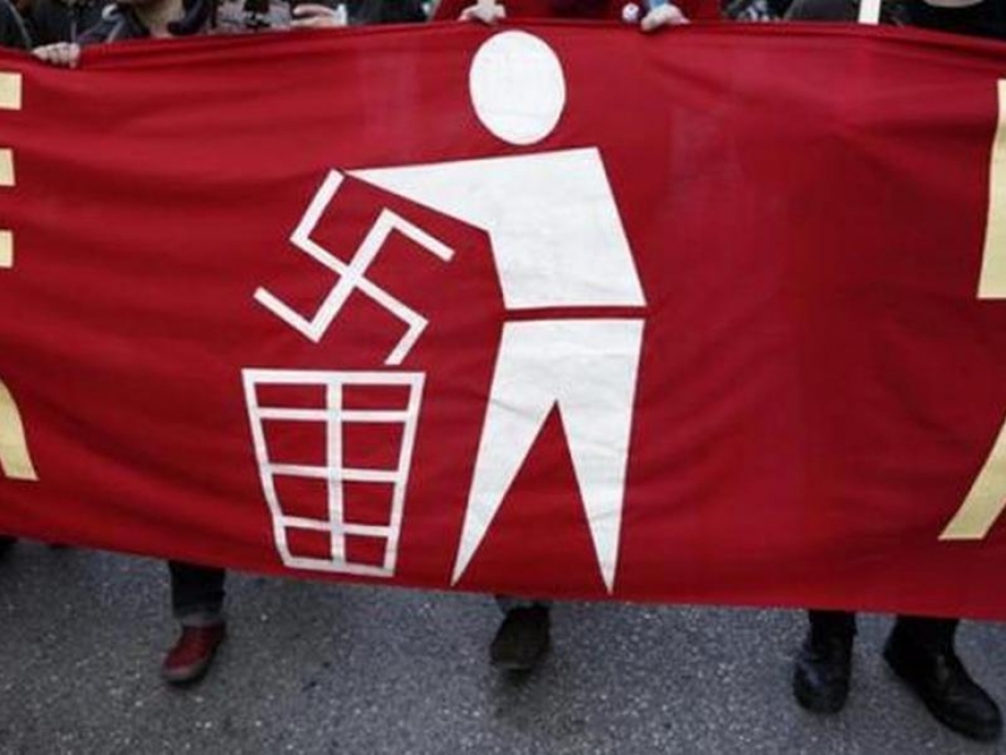 &Lambda;&alpha;ϊ&kappa;ή &Epsilon;&nu;ό&tau;&eta;&tau;&alpha;: &Eta; &kappa;&alpha;&rho;&delta;&iota;ά &tau;&omicron;&upsilon; &alpha;&nu;&tau;&iota;&phi;&alpha;&sigma;&iota;&sigma;&tau;&iota;&kappa;&omicron;ύ &kappa;&alpha;&iota; &delta;&eta;&mu;&omicron;&kappa;&rho;&alpha;&tau;&iota;&kappa;&omicron;ύ &kappa;&iota;&nu;ή&mu;&alpha;&tau;&omicron;&sigmaf; &chi;&tau;&upsilon;&pi;ά&epsilon;&iota; &sigma;&tau;&omicron; &Epsilon;&phi;&epsilon;&tau;&epsilon;ί&omicron;