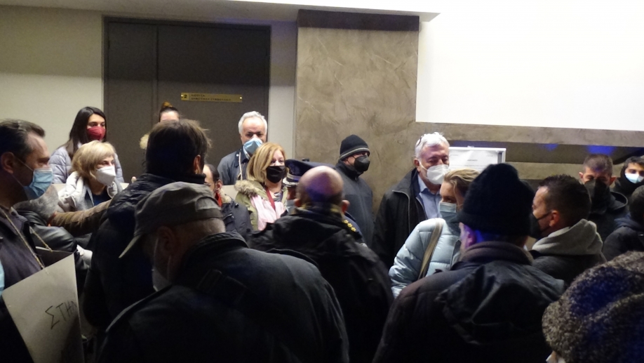 Έ&kappa;&lambda;&epsilon;&iota;&sigma;&epsilon; &rho;&alpha;&nu;&tau;&epsilon;&beta;&omicron;ύ &kappa;&alpha;&iota; έ&phi;&upsilon;&gamma;&epsilon;! &Kappa;&rho;ύ&phi;&tau;&eta;&kappa;&epsilon; &eta; &Delta;. &Theta;&omega;&mu;&alpha;ϊ&delta;&omicron;&upsilon; (&phi;&omega;&tau;&omicron; + video)