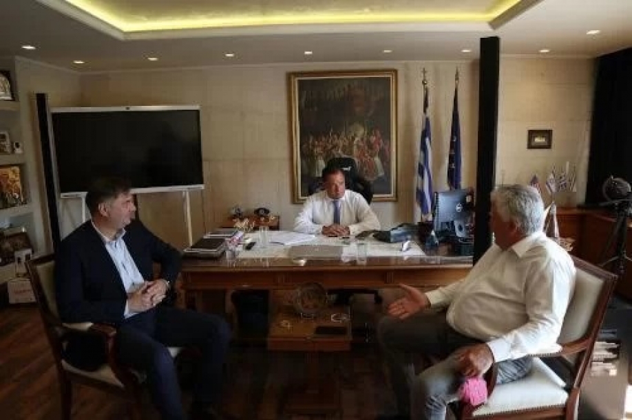 &Mu;&epsilon; &tau;&omicron;&nu; Ά&delta;&omega;&nu;&iota; &Gamma;&epsilon;&omega;&rho;&gamma;&iota;ά&delta;&eta; &sigma;&upsilon;&nu;&alpha;&nu;&tau;ή&theta;&eta;&kappa;&epsilon; &omicron; &Beta;&alpha;&sigma;ί&lambda;&eta;&sigmaf; &Zeta;&omicron;&rho;&mu;&pi;ά&sigmaf;