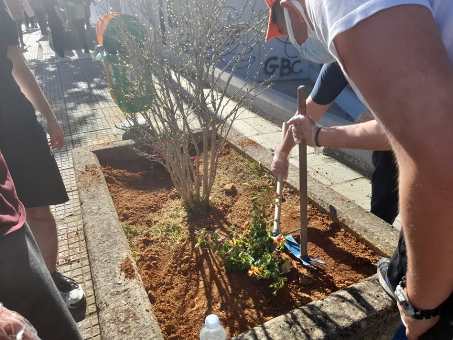 &Omicron;&iota; &mu;&alpha;&theta;&eta;&tau;έ&sigmaf; &tau;&omicron;&upsilon; 1&omicron;&upsilon; &Gamma;&Epsilon;.&Lambda;. &Nu;έ&alpha;&sigmaf; &Iota;&omega;&nu;ί&alpha;&sigmaf; &omicron;&mu;ό&rho;&phi;&upsilon;&nu;&alpha;&nu; &tau;&omicron;&nu; &pi;&epsilon;&zeta;ό&delta;&rho;&omicron;&mu;&omicron; &tau;&eta;&sigmaf; &omicron;&delta;&omicron;ύ &Kappa;&iota;&rho;&kappa;ί&nu;&eta;&sigmaf;