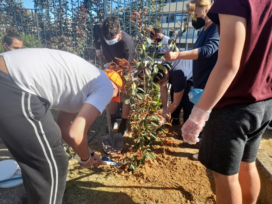 &Omicron;&iota; &mu;&alpha;&theta;&eta;&tau;έ&sigmaf; &tau;&omicron;&upsilon; 1&omicron;&upsilon; &Gamma;&Epsilon;.&Lambda;. &Nu;έ&alpha;&sigmaf; &Iota;&omega;&nu;ί&alpha;&sigmaf; &omicron;&mu;ό&rho;&phi;&upsilon;&nu;&alpha;&nu; &tau;&omicron;&nu; &pi;&epsilon;&zeta;ό&delta;&rho;&omicron;&mu;&omicron; &tau;&eta;&sigmaf; &omicron;&delta;&omicron;ύ &Kappa;&iota;&rho;&kappa;ί&nu;&eta;&sigmaf;