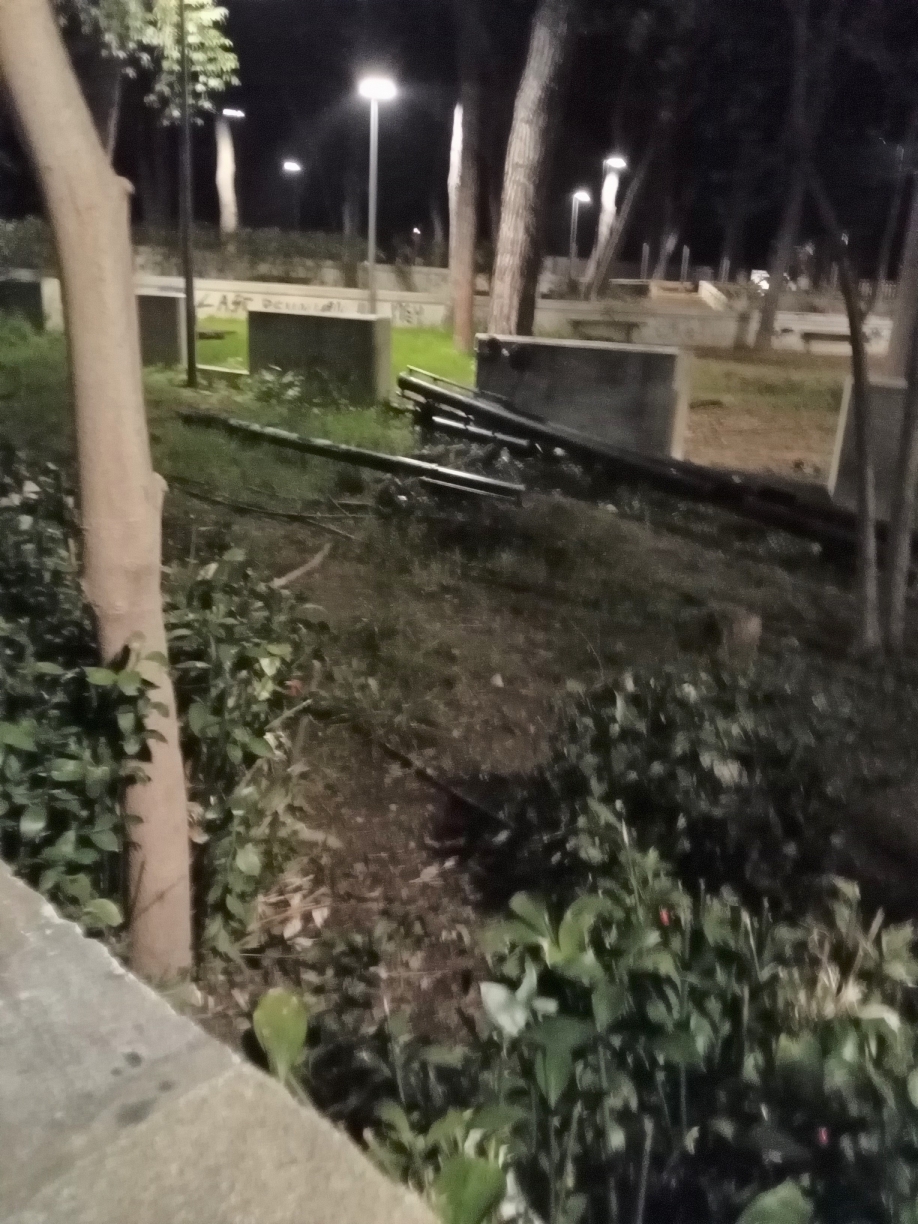 2 (+) &mu;ή&nu;&epsilon;&sigmaf; &alpha;&phi;&eta;&mu;έ&nu;&alpha; &sigma;&tau;&omicron; Ά&lambda;&sigma;&omicron;&sigmaf;