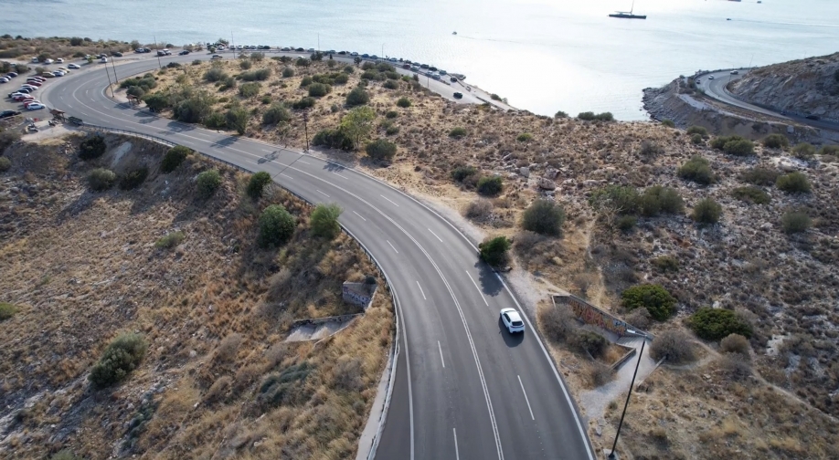 Περιφέρεια Αττικής: Βελτιωμένο οδικό δίκτυο στην παραλιακή λεωφόρο από τη Βουλιαγμένη μέχρι και τη Βάρκιζα-Λιμανάκια Βουλιαγμένης