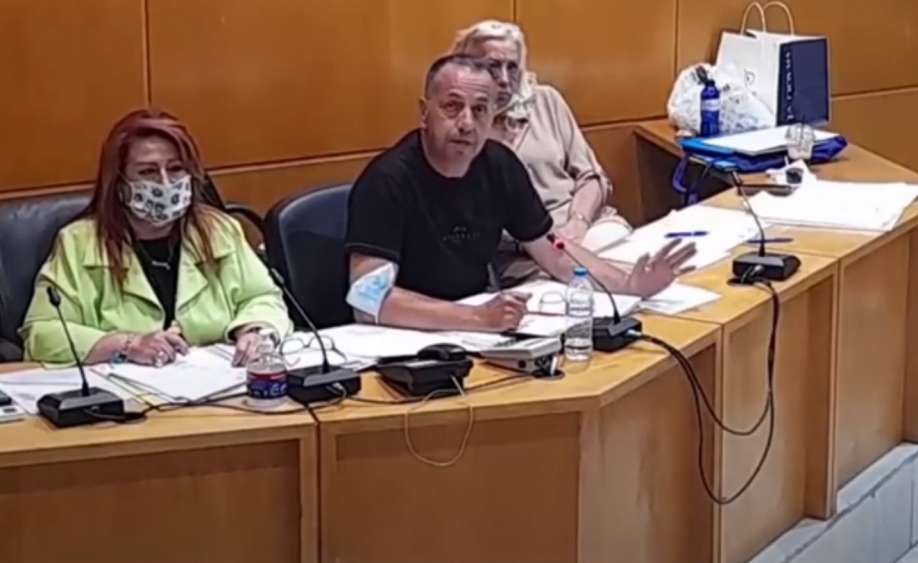 &Tau;&omicron;&upsilon;&sigmaf; &epsilon;&nu;&omicron;&chi;&lambda;&epsilon;ί &eta; &delta;&iota;&alpha;&phi;ά&nu;&epsilon;&iota;&alpha;. &Alpha;&pi;&omicron;&sigma;&tau;&rho;έ&phi;&epsilon;&tau;&alpha;&iota; &tau;&eta; &delta;&eta;&mu;&omicron;&sigma;&iota;ό&tau;&eta;&tau;&alpha; &tau;&omega;&nu; &sigma;&upsilon;&nu;&epsilon;&delta;&rho;&iota;ά&sigma;&epsilon;&omega;&nu; &eta; &delta;&eta;&mu;&omicron;&tau;&iota;&kappa;ή &alpha;&rho;&chi;ή &tau;&eta;&sigmaf; &Nu;. &Iota;&omega;&nu;ί&alpha;&sigmaf;