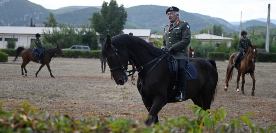 Επανιδρύεται το Ιππικό του Στρατού με επικεφαλής συνταξιούχο πρώην Δήμαρχο!