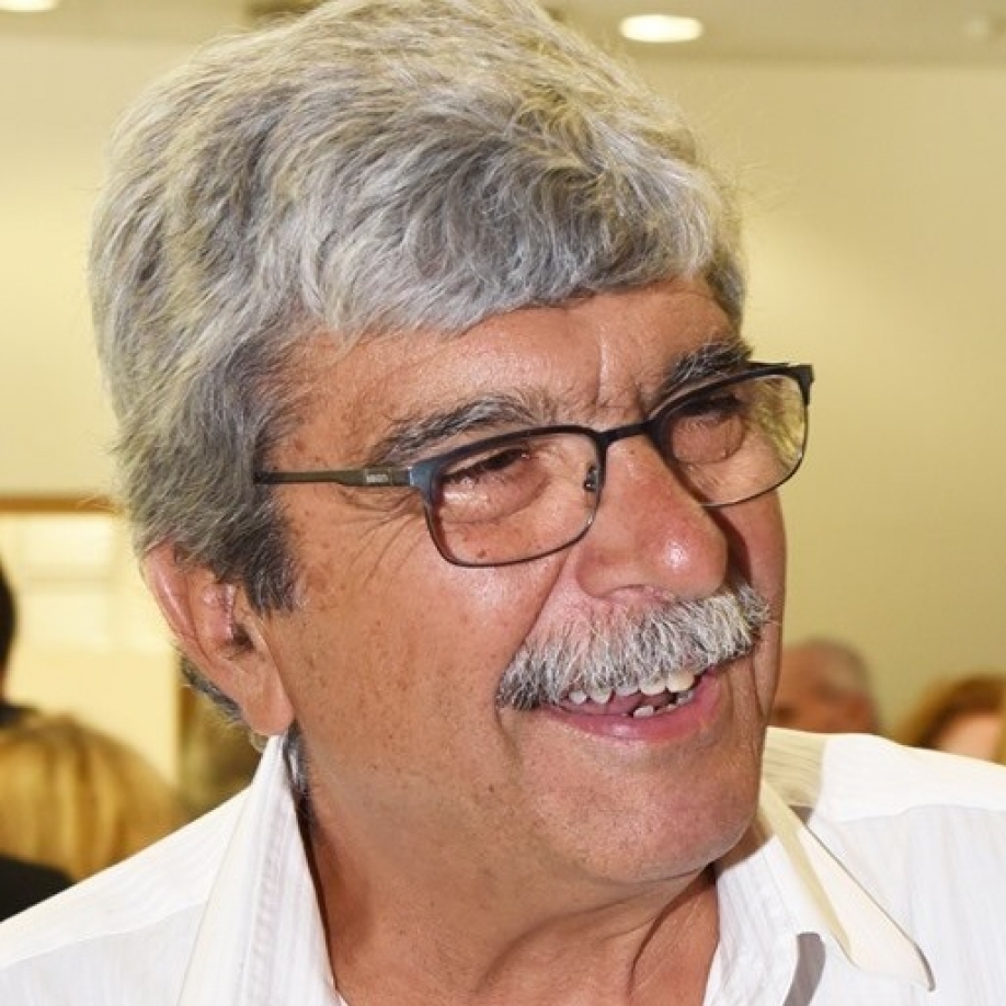 &Lambda;. &Mu;&alpha;&gamma;&iota;ά&kappa;&eta;&sigmaf;: &Tau;&alpha; &pi;&omicron;&lambda;&iota;&tau;&iota;&kappa;ά &kappa;&alpha;&iota; &eta;&theta;&iota;&kappa;ά &zeta;&eta;&tau;ή&mu;&alpha;&tau;&alpha; &epsilon;ί&nu;&alpha;&iota; &pi;&omicron;&lambda;ύ &mu;&epsilon;&gamma;ά&lambda;&alpha;, &kappa;&alpha;&lambda;&omicron;ύ&mu;&epsilon; &tau;&omicron;&nu; &kappa;. &Alpha;&mu;&pi;&alpha;&tau;&zeta;ό&gamma;&lambda;&omicron;&upsilon; &nu;&alpha; &lambda;ύ&sigma;&epsilon;&iota; &tau;&eta; &sigma;&iota;&omega;&pi;ή &tau;&omicron;&upsilon;